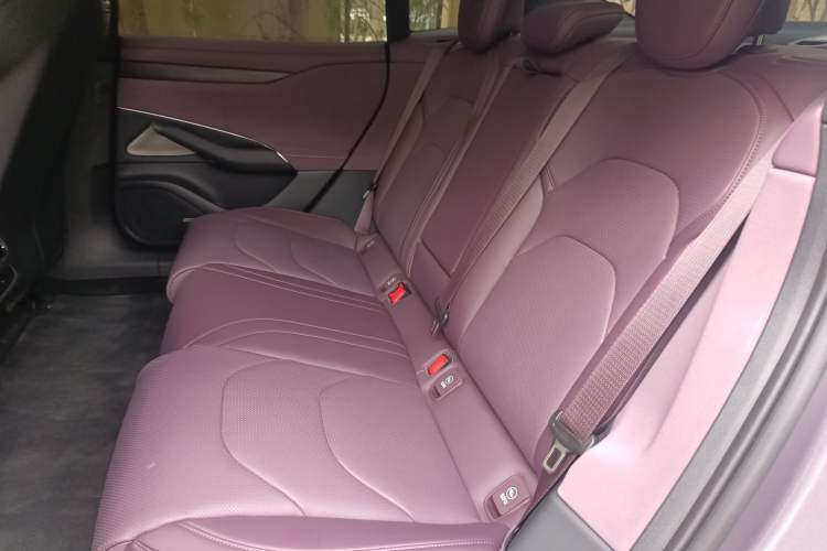 Used Xiaomi Auto SU7 2024 Four-Wheel Drive Ultra-Long Range Advanced Intelligent Driving Max Edition