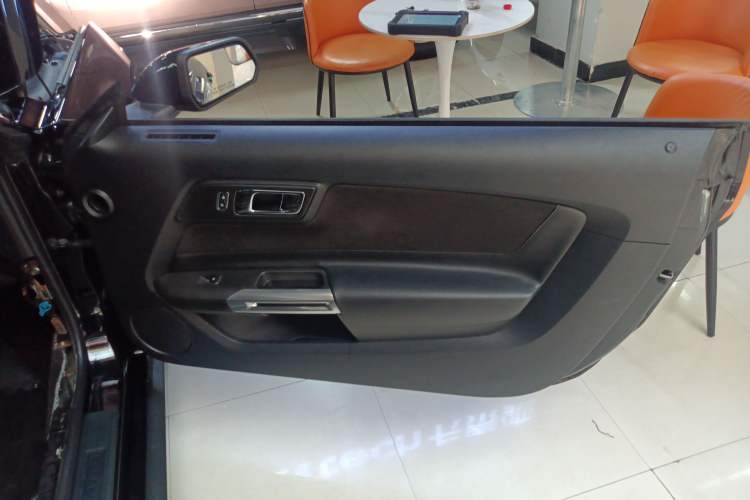 Used Ford Mustang 2015 2.3T Automatic U.S.-Spec Version
