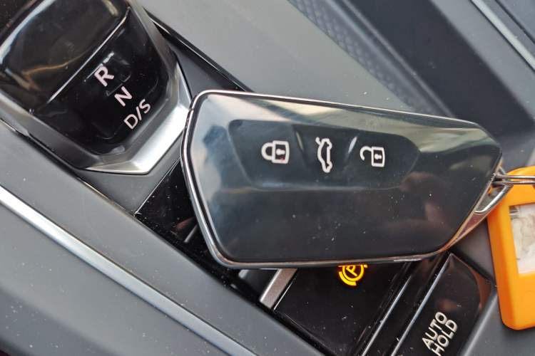 Used Volkswagen Golf 2025 300TSI R-Line
