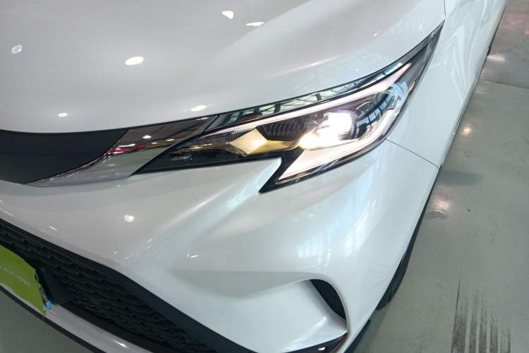 Used Toyota Granvia 2023 2.5L Hybrid Comfort Edition
