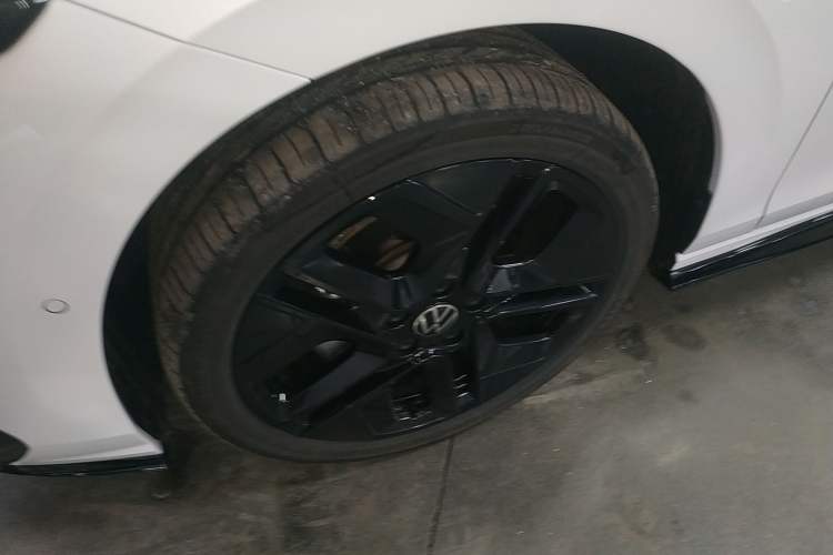 Used Volkswagen Golf 2025 300TSI R-Line
