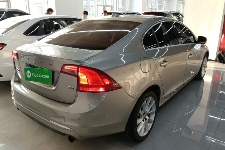 Used Volvo S60 2016 S60L T4 Zhiyuan Edition
