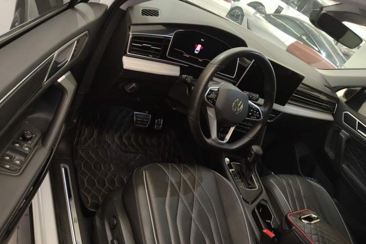 Used Volkswagen Tiguan L 2023 Restyled 330TSI Automatic Two-Wheel Drive R-Line Enhanced Comfort Version
