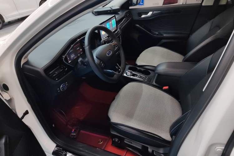 Used Ford Focus 2021 Hatchback EcoBoost 180 Automatic Titanium Edition
