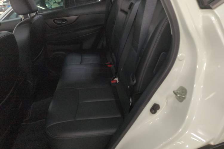 Used Nissan X-Trail 2015 2.0L CVT Comfort MAX Edition 2WD