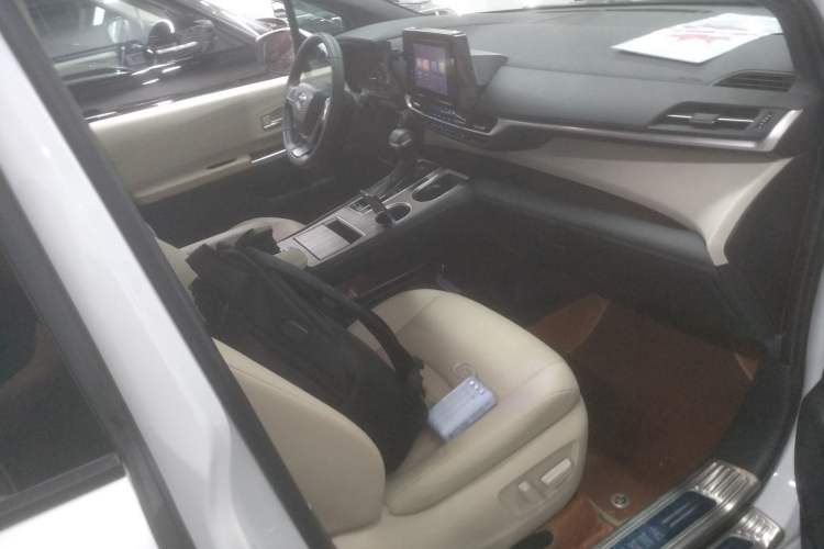 Used Toyota Sienna 2021 2.5L Hybrid Luxury Edition
