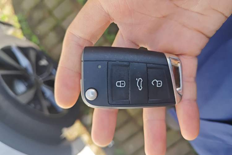 Used Volkswagen T-ROC 2024 300TSI DSG Two-Wheel-Drive Chen Guang Edition
