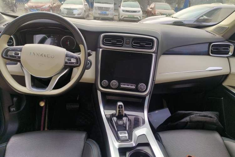 Used Lynk & Co 01 2019 2.0T Two-Wheel Drive Zhaopu Version China VI Standard
