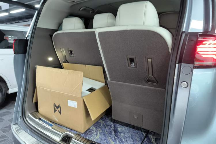 Used Denza D9 2022 DM-i 970 Four-Wheel Drive Prestige Model