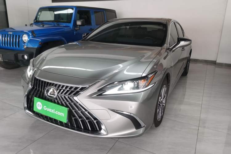Used Lexus ES 2022 300h Excellence Edition
