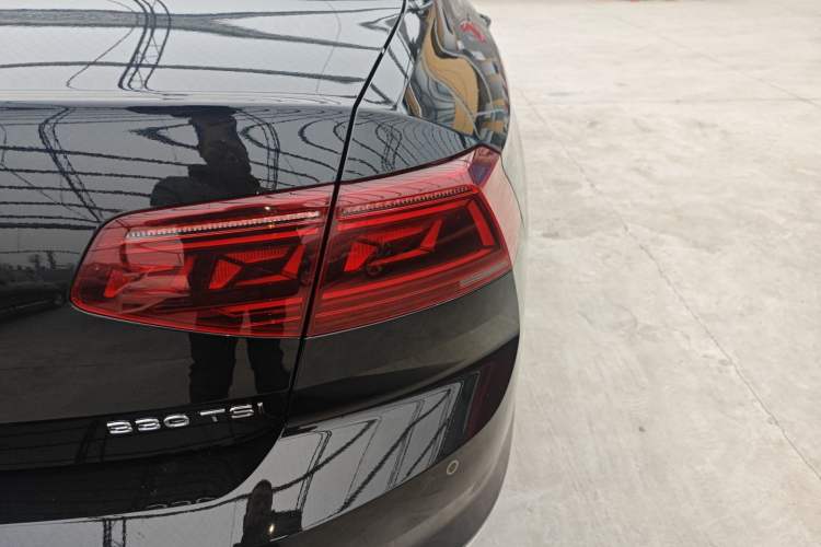 Used Volkswagen Magotan 2025 Revised Version Zhongxiang Edition 330TSI DSG Luxury Trim
