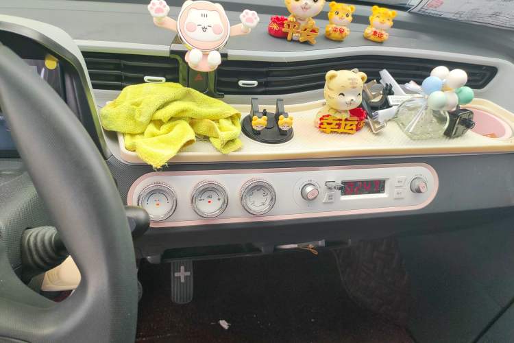 Used Wuling Hongguang MINIEV 2021 Macaron Fashion Model Lithium Iron Phosphate
