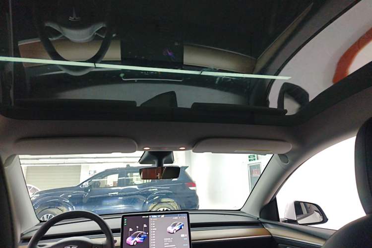 Used Tesla Model Y 2021 Long-Range All-Wheel-Drive Version