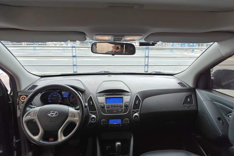 Used Hyundai ix35 2015 2.0L Automatic 2WD Smart Type China IV