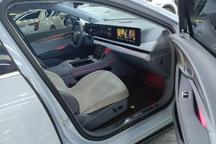 Used VOYAH PASSION 2023 Four-Wheel Drive Standard Edition
