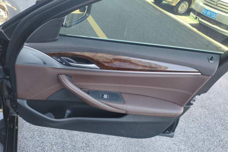 Used BMW 5 Series 2018 525Li Luxury Package
