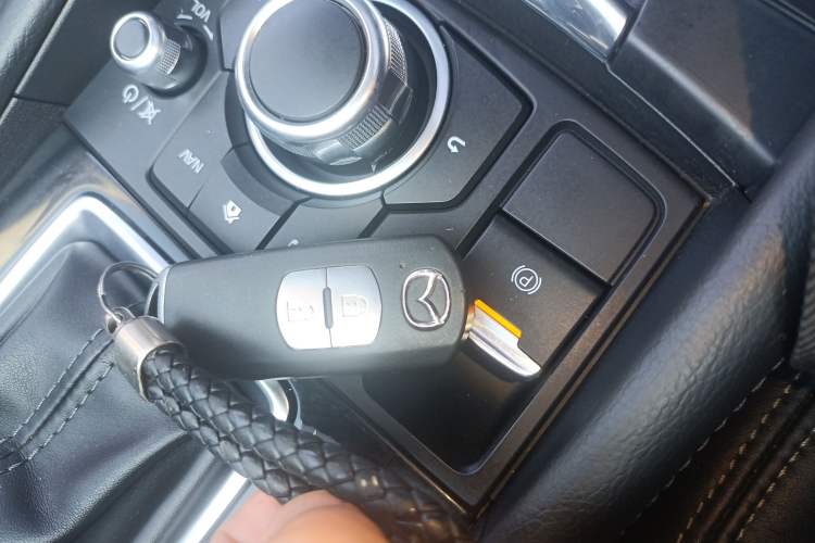 Used Mazda Mazda 3 Axela 2019 Cloud-Controlled Version Hatchback 2.0L Automatic Luxury Model China VI Standard
