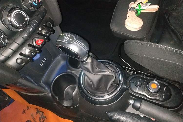 Used  MINI 2016 1.5T COOPER
