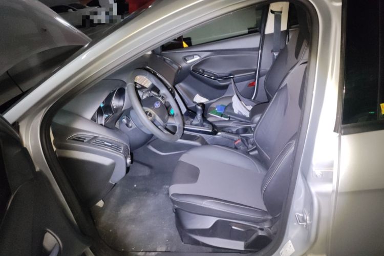 Used Ford Focus 2012 Sedan 1.6L Manual Fashion Edition
