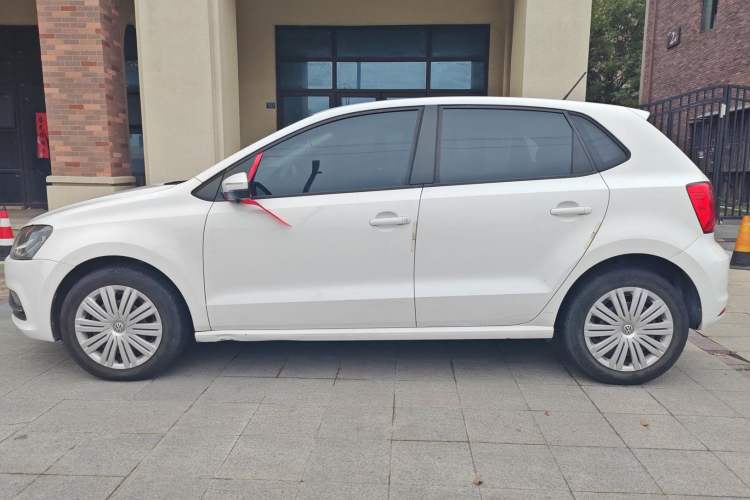 Used Volkswagen Polo 2016 1.6L Automatic Comfort Model
