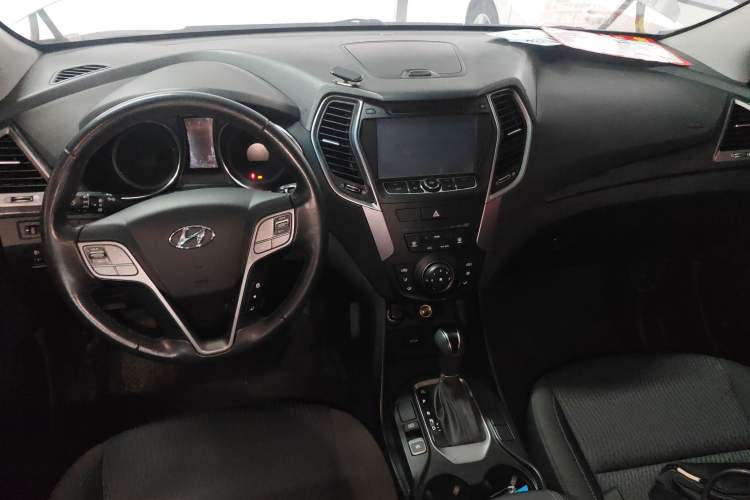 Used Hyundai Santa Fe 2015 2.0T Automatic Two-Wheel Drive Comfort Version 5 Seats
