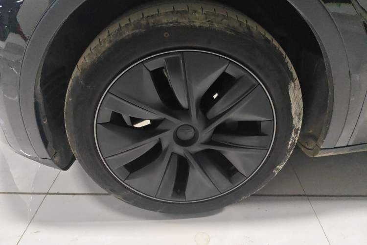 Used Tesla Model Y 2023 Rear-Wheel-Drive Version
