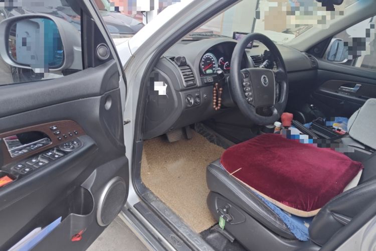 Used SsangYong Rexton W 2014 2.0T Four-Wheel Drive Luxury Navigation Version with 5 Seats
