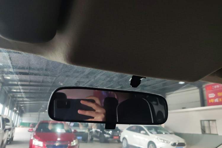 Used Venucia R50 2015 1.6L Automatic Fashion Edition