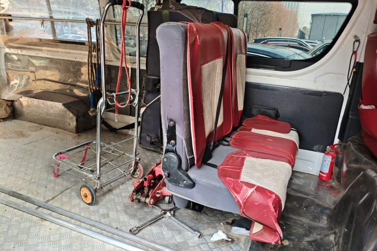 Used Foton Scenic G9 2021 2.4L Gasoline Commercial Version Long Wheelbase High Roof 6-Seater with Clear Windows Model 4K22D4M
