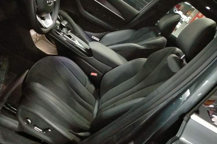 Used Geely Auto Monjaro L 2024 2.0TD High-Power Automatic Two-Wheel Drive Skyline Edition
