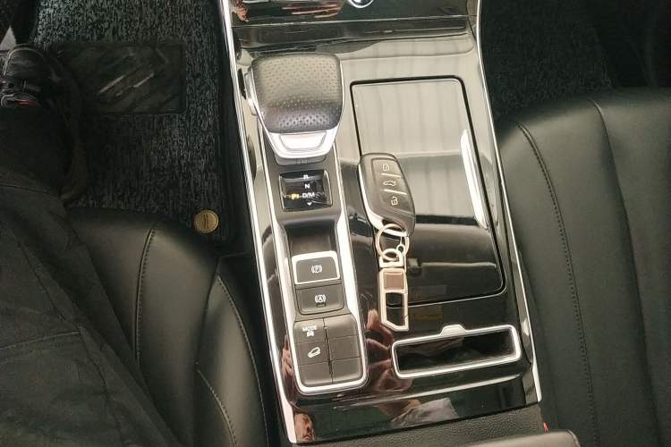 Used Roewe RX5 MAX 2019 300TGI Automatic Smart Cabin Luxury Edition
