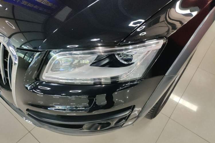 Used Audi Q5 2018 Collector's Edition 40 TFSI Technology Model
