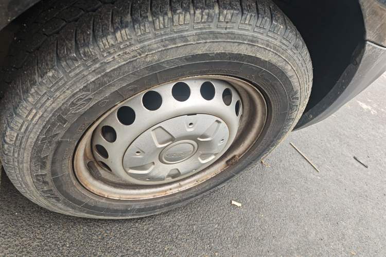 Used Ford Transit 2019 2.0T Gasoline Automatic Multi-Function Commercial Vehicle Short Wheelbase Low Roof 6-Seater China VI Standard