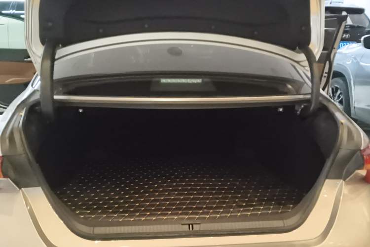 Used Toyota Avalon 2019 2.5L Touring Premium Version China VI Standard
