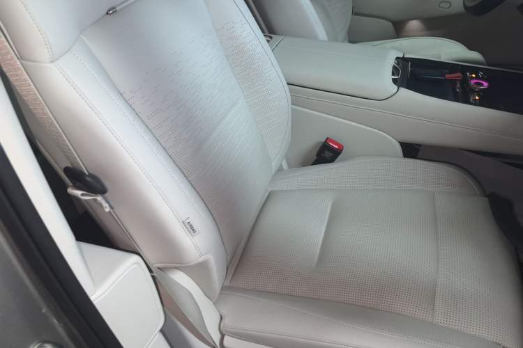 Used Lynk & Co 900 2025 2.0T Exploration Edition
