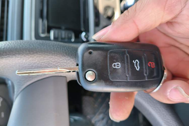 Used Volkswagen Lavida 2013 Revised Classic 1.6L Automatic Fashion Edition