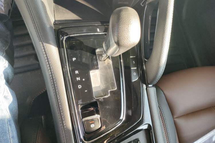 Used Dongfeng Aeolus AX7 2018 Classic 1.6T Automatic Elite Model
