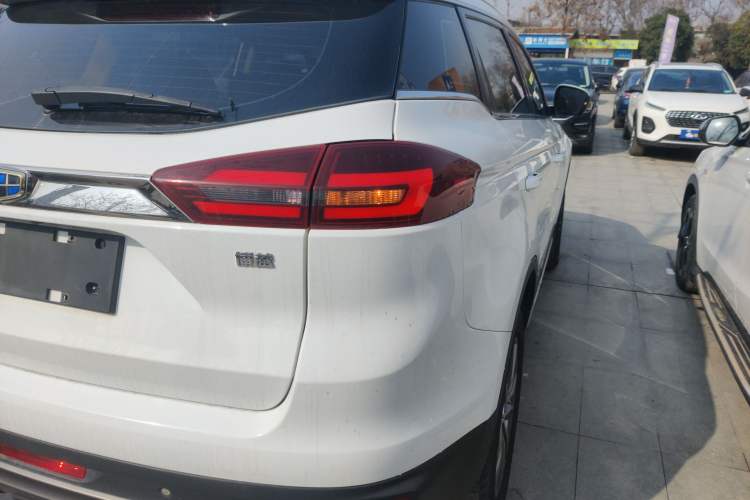 Used Geely Auto Emgrand X7 Sport 2018 1.8TD Automatic Two-Wheel Drive Smart Connect 4G Internet Edition
