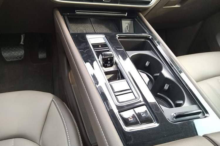 Used Volkswagen Viloran 2024 330TSI Luxury Edition
