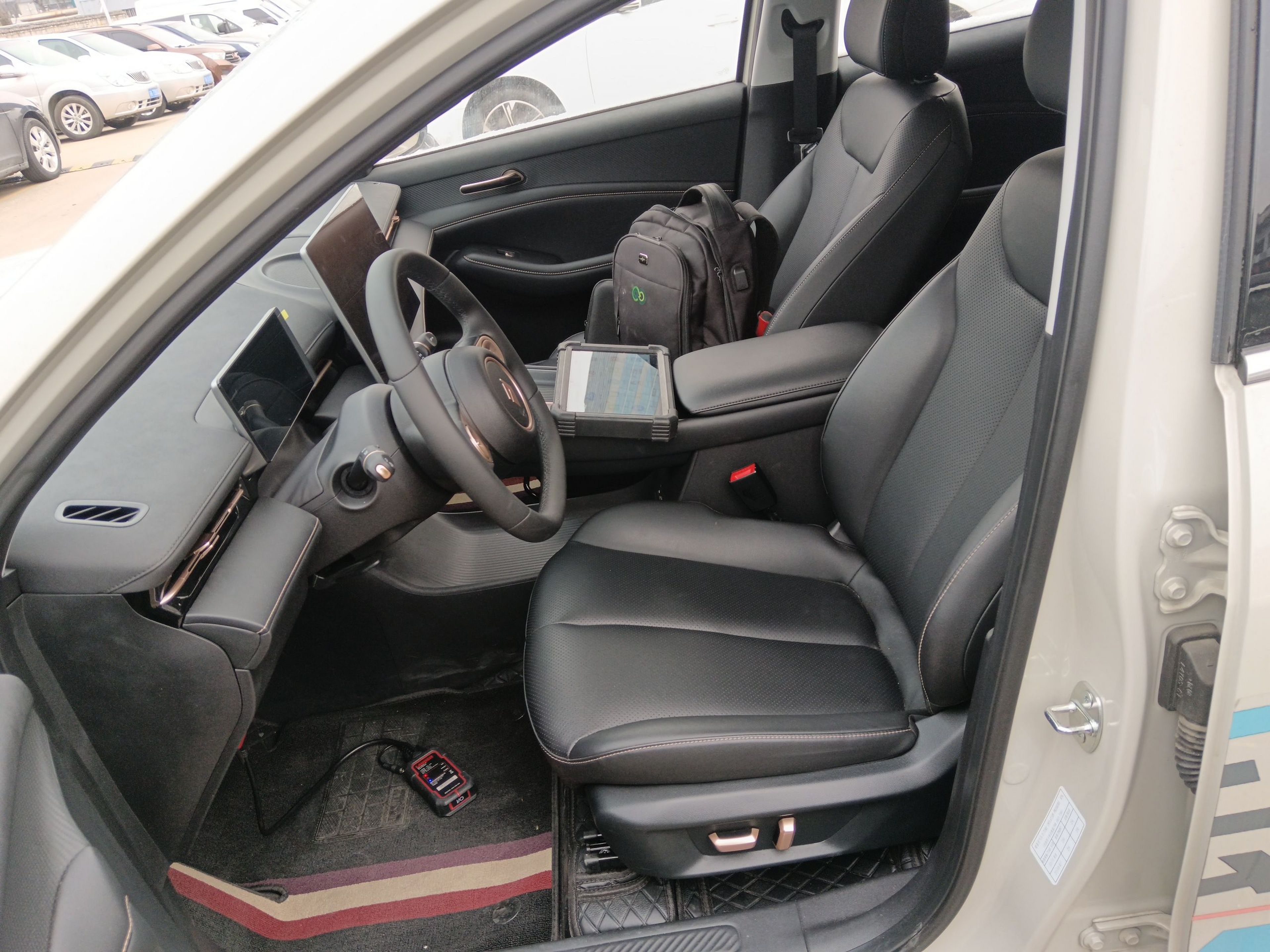 Переднее сиденье в автомобиле