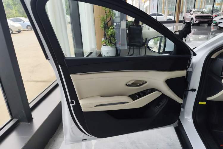 Used BYD Qin L 2024 DM-i 80KM Beyond Model
