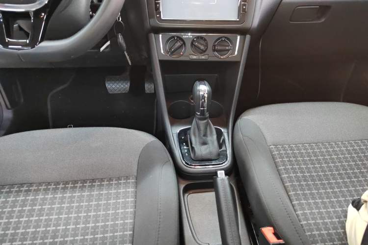 Used Volkswagen Polo 2016 1.6L Automatic Comfort Model