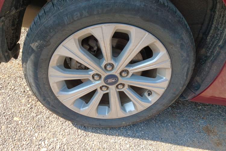 Used Ford Escort 2015 1.5L Automatic Fashion Model
