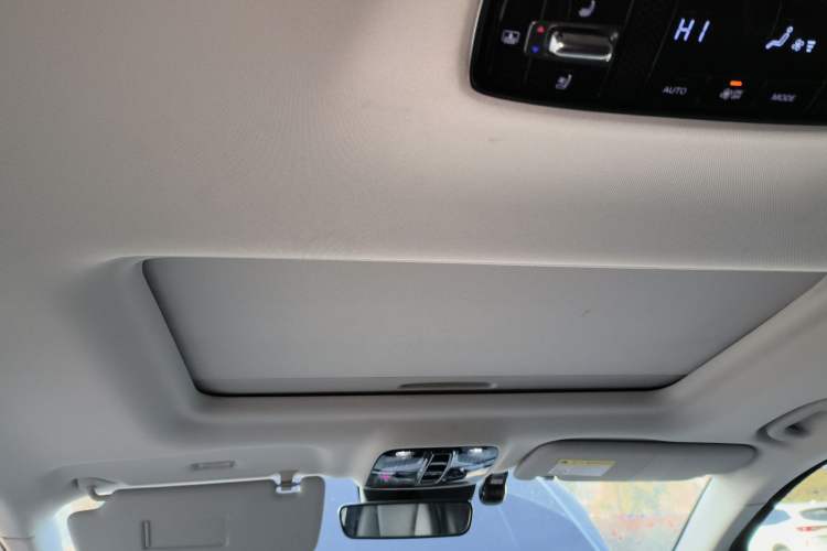 Used Roewe iMAX8 2021 400TGI Supreme Series Prestige Edition
