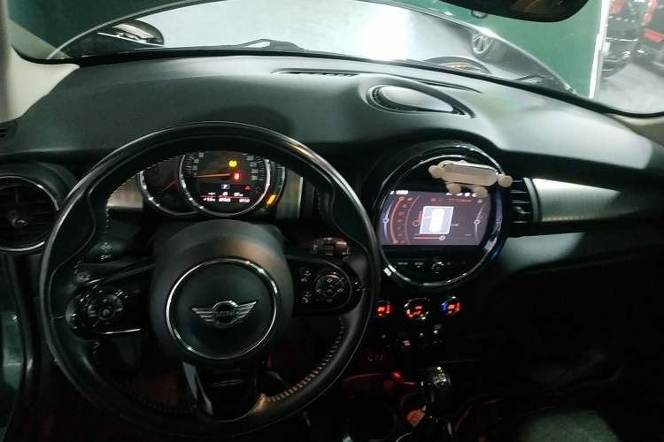 Used  MINI 2016 1.5T COOPER Pioneer Edition Five-Door Model