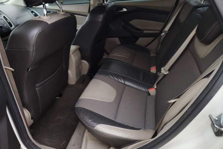 Used Ford Focus 2012 Hatchback 1.6L Automatic Fashion Edition
