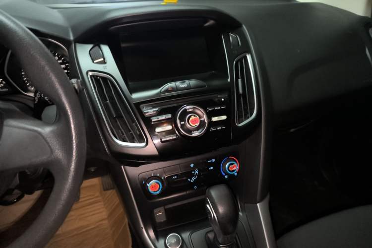 Used Ford Focus 2018 Hatchback Classic 1.6L Automatic Comfort Plus SmartDrive Edition
