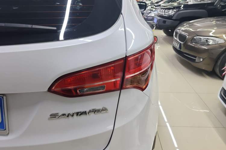 Used Hyundai Santa Fe 2013 2.4L Automatic Two-Wheel Drive Smart Version
