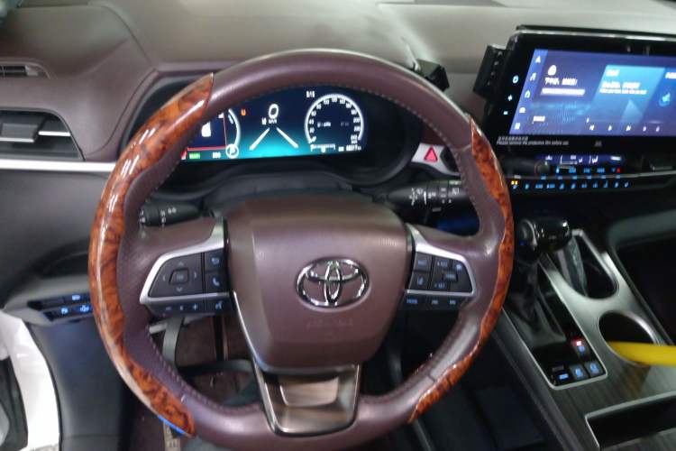 Used Toyota Sienna 2021 2.5L Hybrid Platinum Edition
