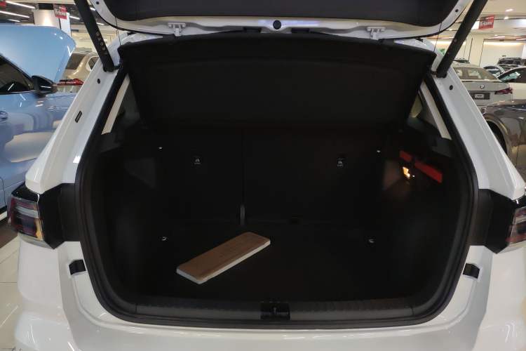 Used Volkswagen Tharu 2023 300TSI Two-Wheel-Drive Moon Luxury Edition
